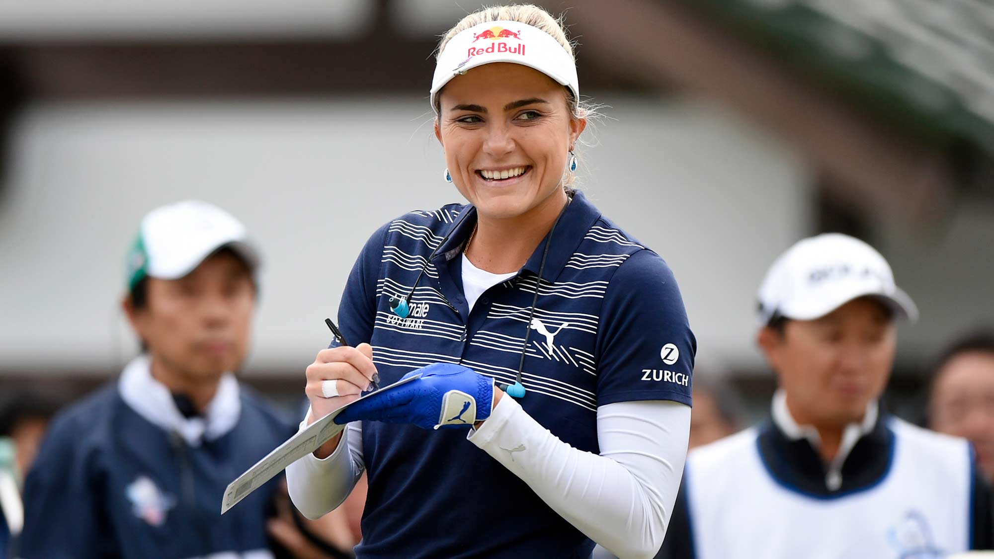 Lexi Thompson signing autographs at the TOTO Japan Classic